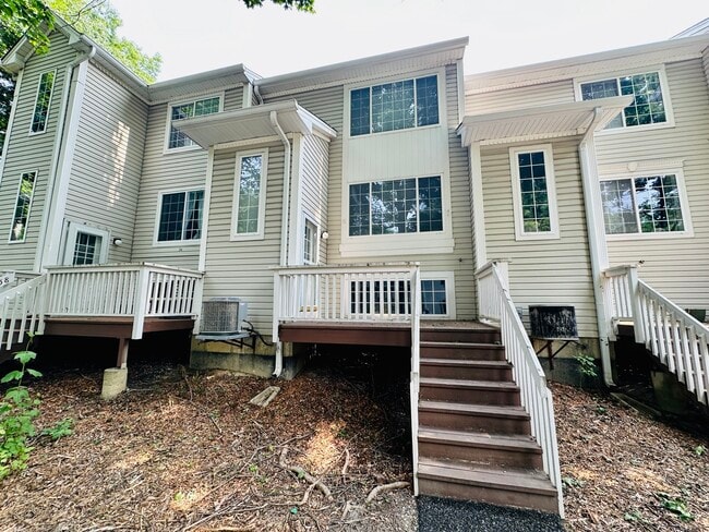 Primary Photo - 256 W Treehouse Ln