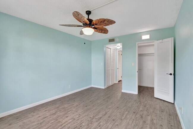Building Photo - 2161 NE 42nd Ct