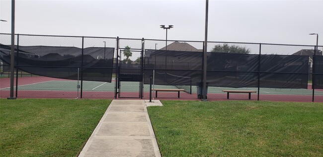 Building Photo - 2702 Golden Hills Ct