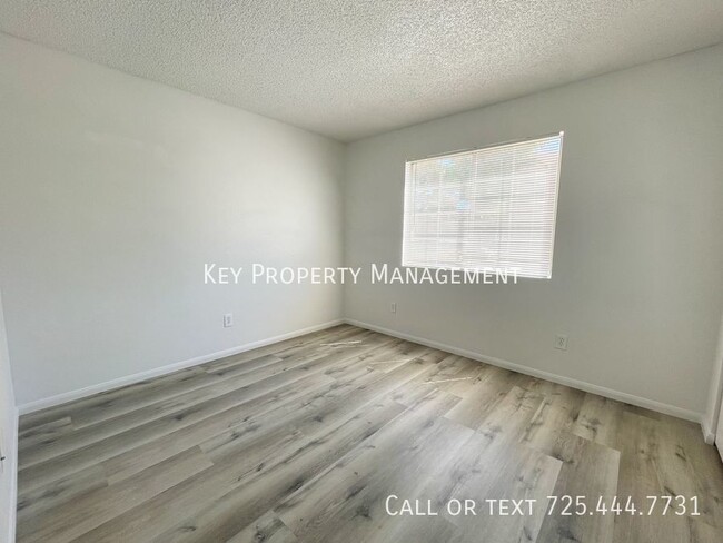 Building Photo - NEWLY UPGRADED 2BD 1BA CONDO * UPSTAIRS UN...