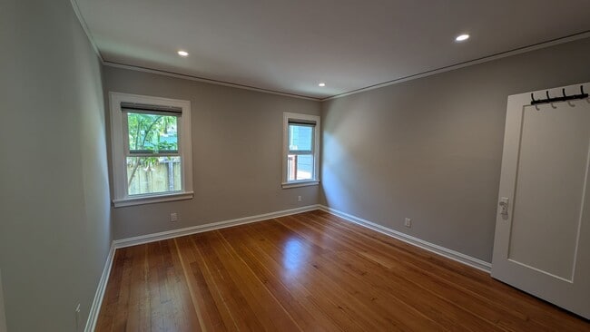Building Photo - Laurel Street Triplex