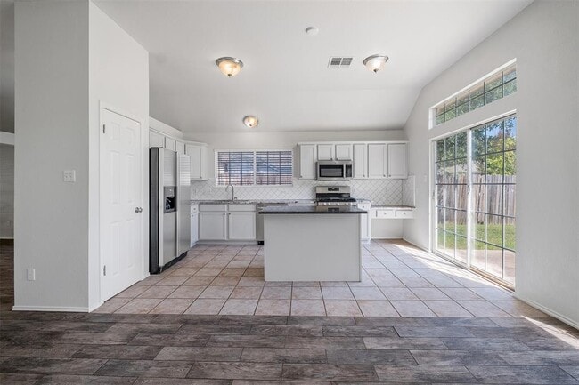 Building Photo - 119 Tanner Cir