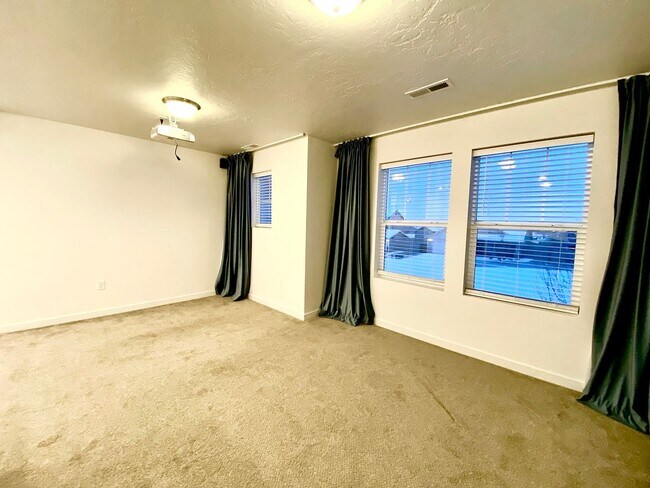 Building Photo - Beautiful 4 Bedroom, 4 Car Garage With Small Trailer Parking in Star - Available NOW