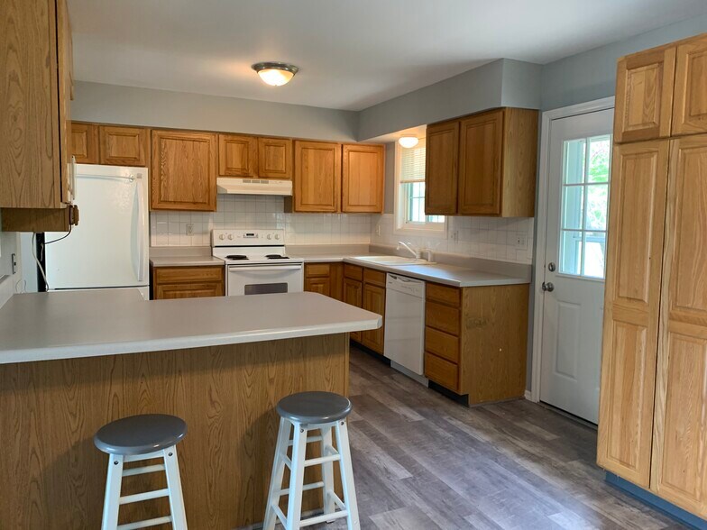Building Photo - 5608 Sky Hill Dr