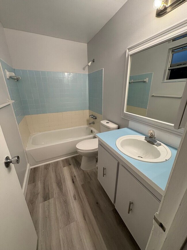 Building Photo - Great 2 large Bedrooms and 2 bath Beauty! Wonderful location. Call Sheila 407-687-7900