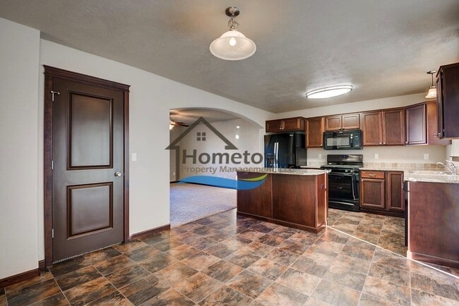 Building Photo - Spacious 4 bed 2.5 bath Home in Post Falls!