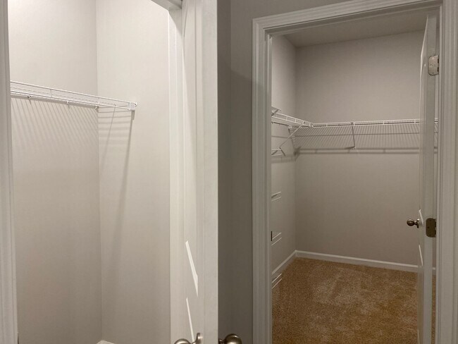 Building Photo - Four years old newer Four Bedroom in Meridianville