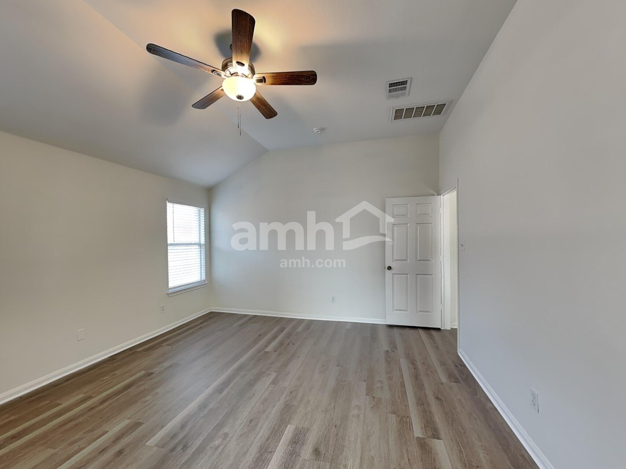 Building Photo - 1701 Amberwood Loop