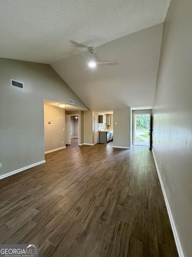 Building Photo - 440 Admiral's Walk Dr