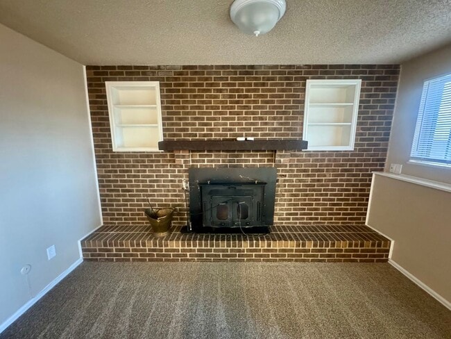 Building Photo - 4 Bedroom Home in Village 7, Centrally Loc...
