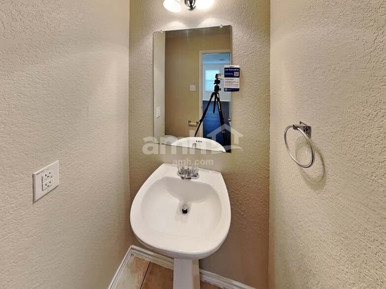 Building Photo - 8514 Silver Brush