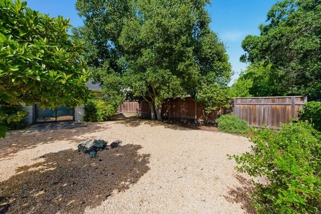 Building Photo - Charming 2 bed, 1.5 bath Alta Heights Home