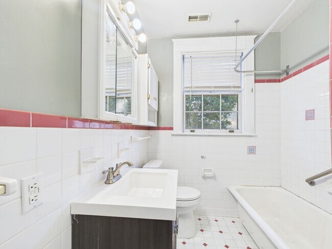 Building Photo - 4222 Chamberlayne Ave