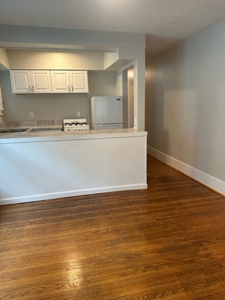 Building Photo - 37 Vick Park B