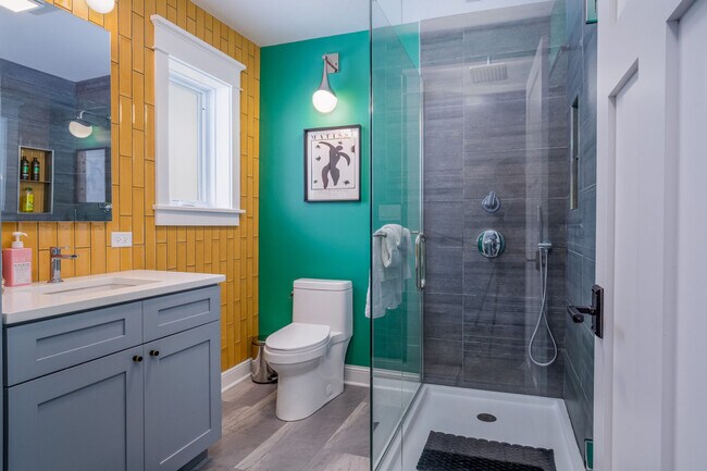 Building Photo - 10 N Pistakee Lake Rd