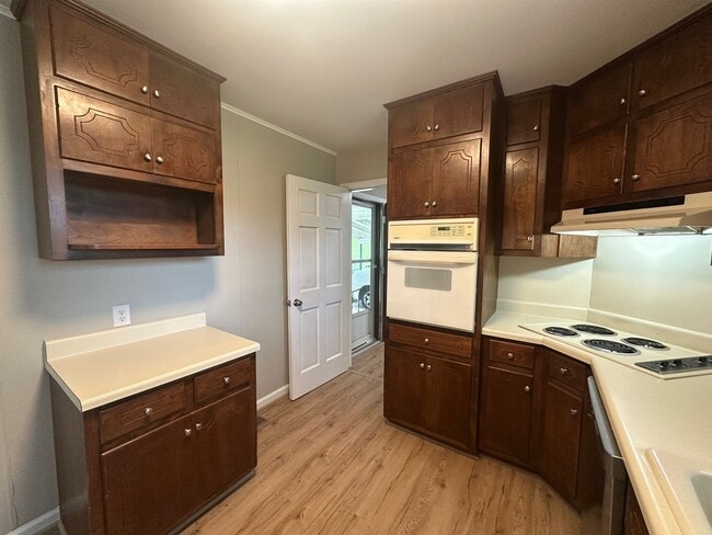 Building Photo - Charming Home in Saks