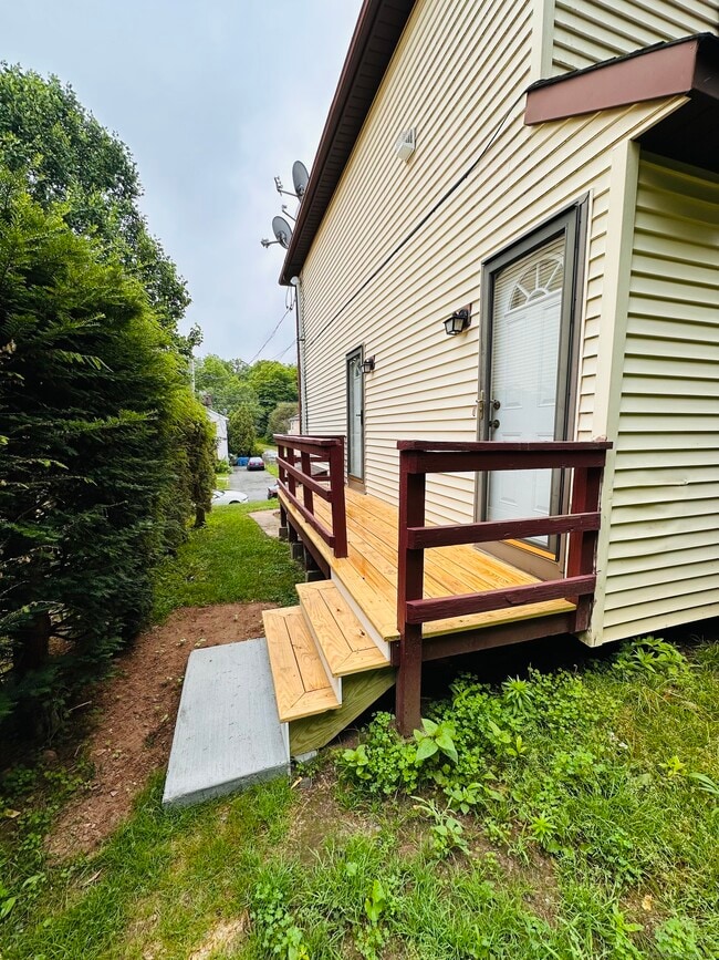 Building Photo - 61 Sandy Brook Dr