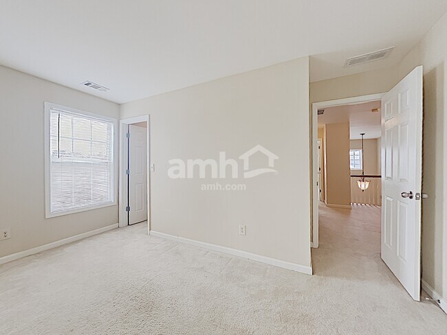Building Photo - 2116 Benchmark Dr SW