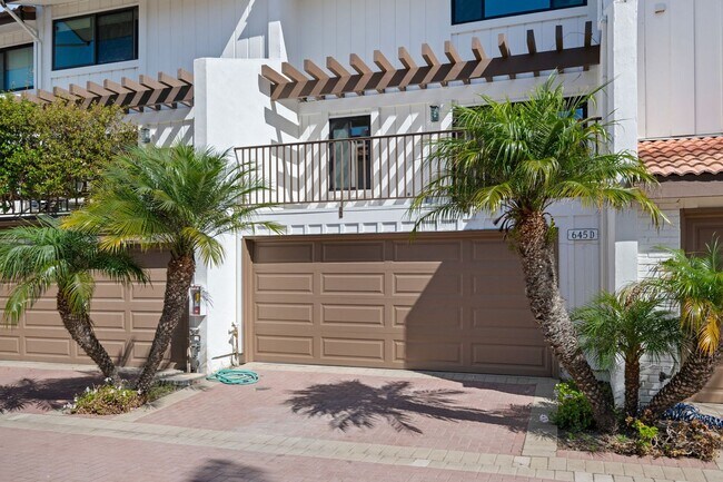 Building Photo - Fully Remodeled 2 Bed, 2 Bath East Beach T...