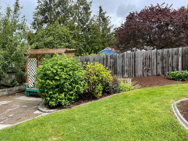 Building Photo - Lovely Single Level Home in Oak Harbor and...