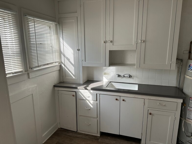 Building Photo - 149 W 41st Pl