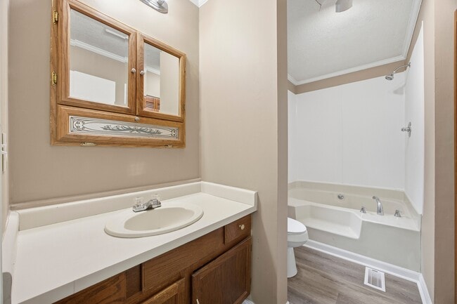 Building Photo - 4434 Janice Dr SW