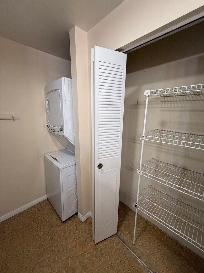 Building Photo - 425 Abbott Farm Ln