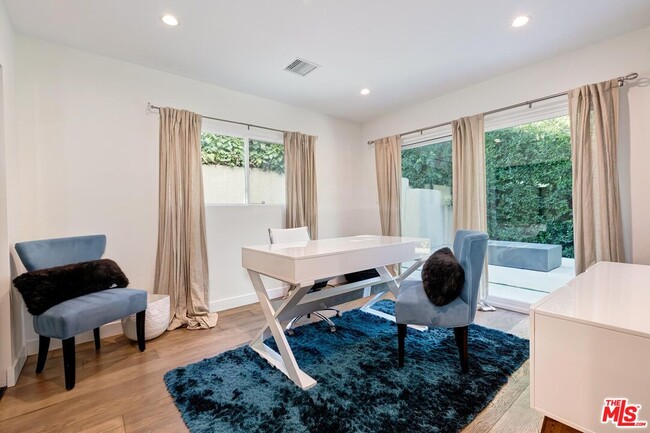 Building Photo - 3350 Coy Dr