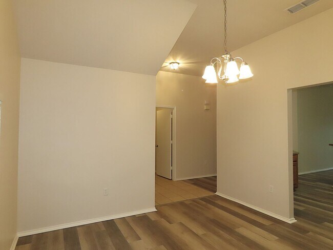 Building Photo - Beautiful 3 Bedroom, 2 Bath Home in Flint!