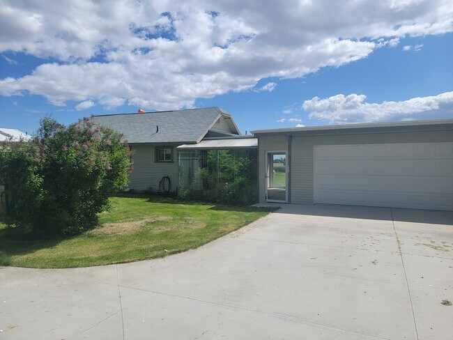 Cottage from driveway - 19476 Top Rd