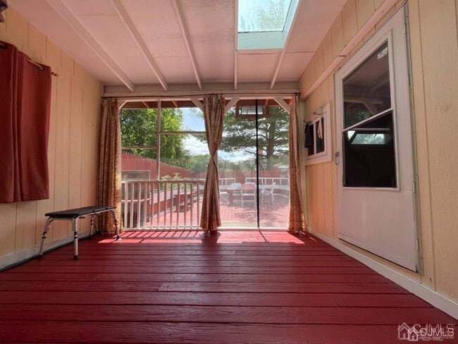 Building Photo - 115 Redbud Rd