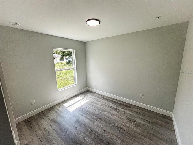 Building Photo - 1725 Crystal Grove Dr