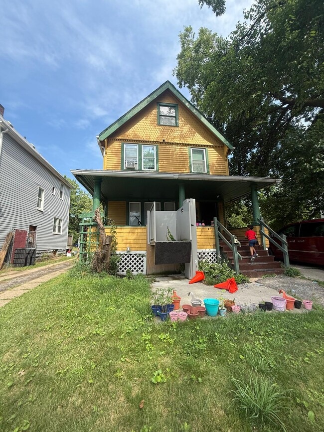 Building Photo - 567 E 128th St