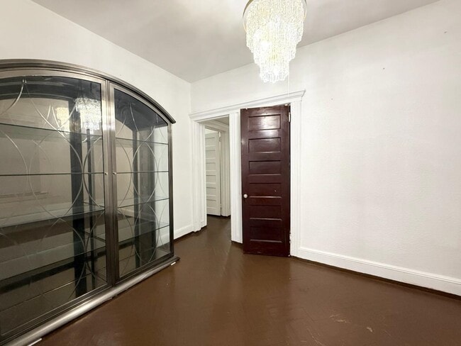 Building Photo - 183 Fairview Ave