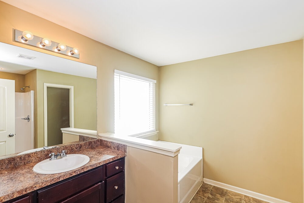 Building Photo - 498 Highland Falls Dr