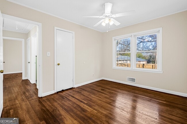 Building Photo - 1406 Columbia Dr