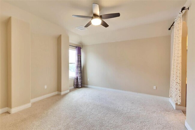 Building Photo - 15012 Iveans Way