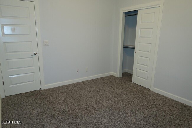 Building Photo - 13153 Cozy Cove Ave