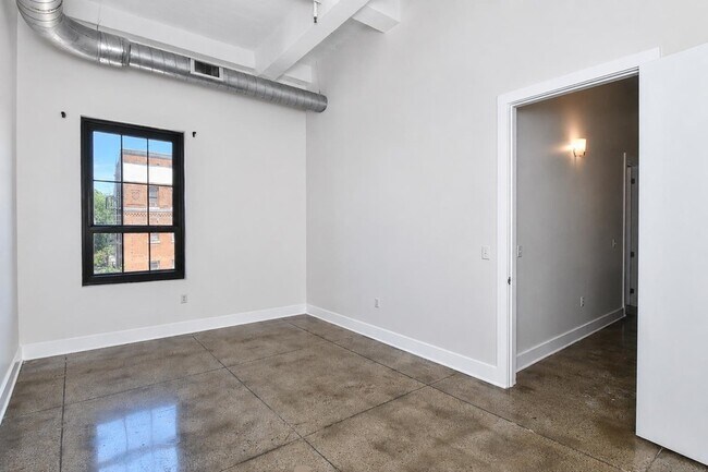 Building Photo - 325 Palisade Ave