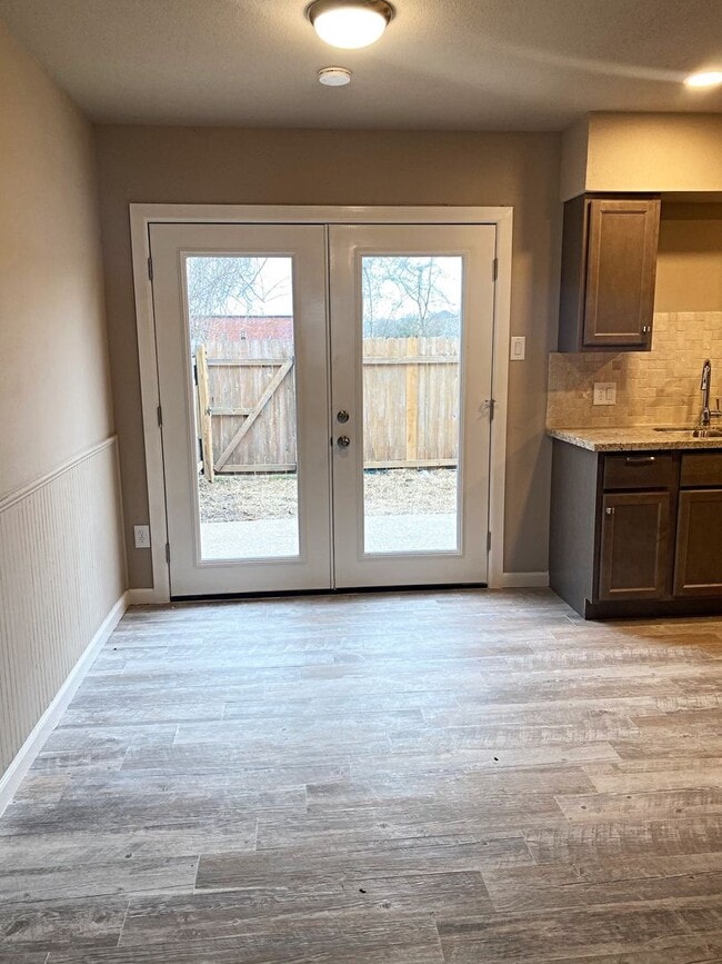 Building Photo - 8674 Glen Meadow Ln