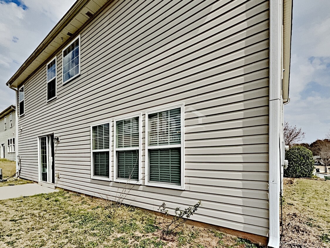 Building Photo - 2068 White Top Rd