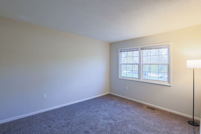 Building Photo - Rosedale 3BR 1/5 Bath now Available!!