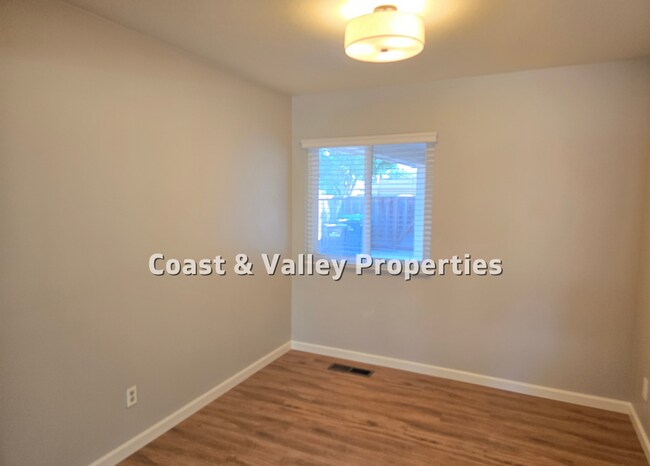 Building Photo - King City home for RENT!!!
