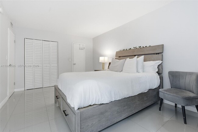 Building Photo - 2160 SW 16th Ave