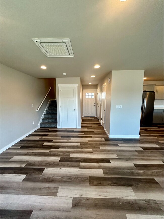 Building Photo - 610 Mead Ave