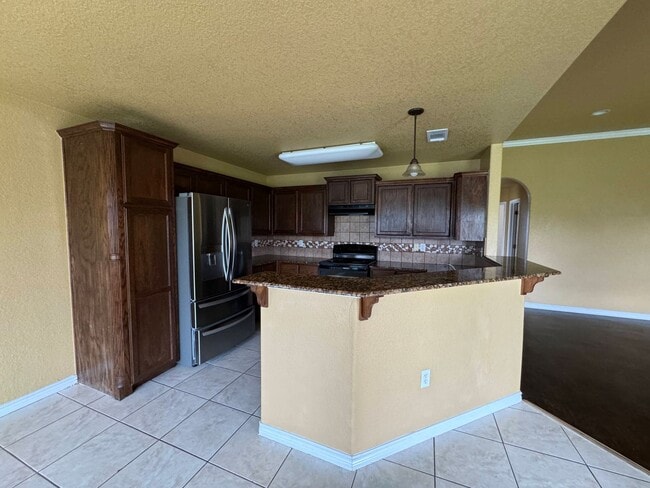 Building Photo - 9600 Diana Dr