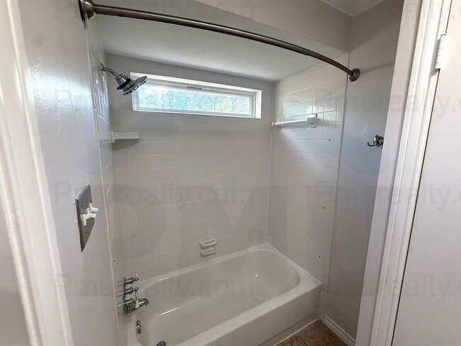 Building Photo - AVAILABLE NOW!!! Beautiful 4-bedroom, 2.5-bath home in the heart of Richardson