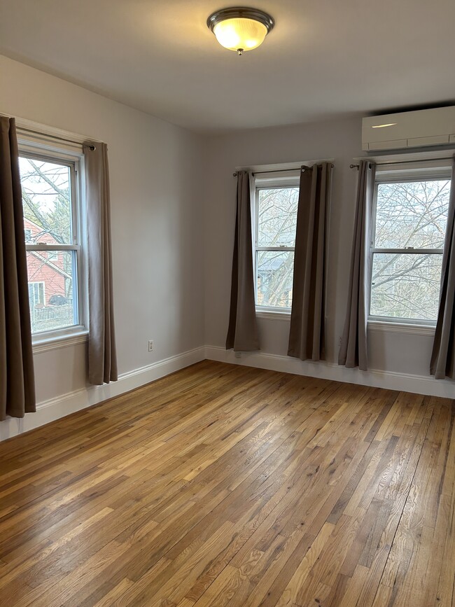 Building Photo - 69 Standish St