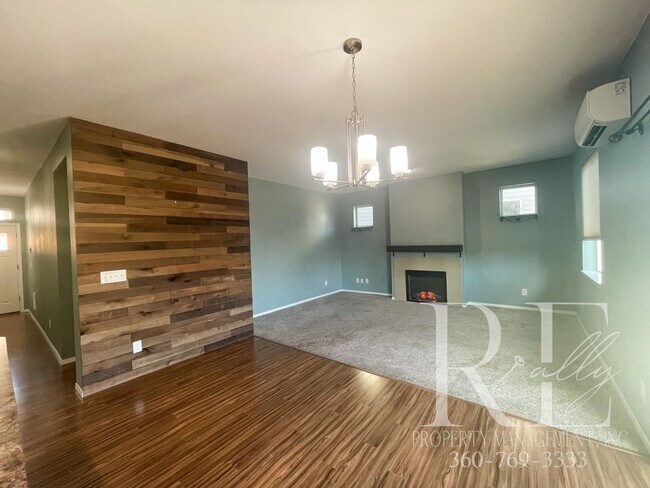 Building Photo - Spacious 3 bedroom