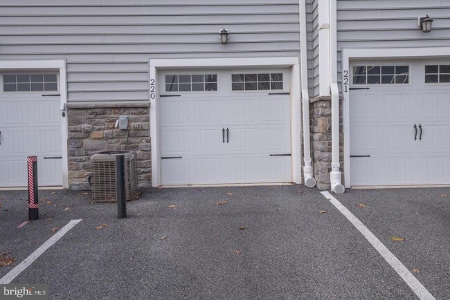 Building Photo - 220 Charles Ellis Dr